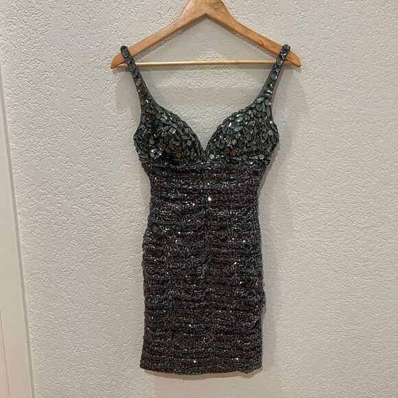 Royal Queen Collection Formal Gray Beaded and Sequin Party Dress Size 4 - Picture 1 of 7